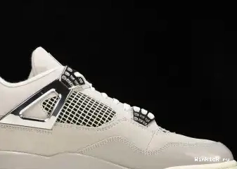 WMNS Air Jordan “Frozen Moments” 4 0522